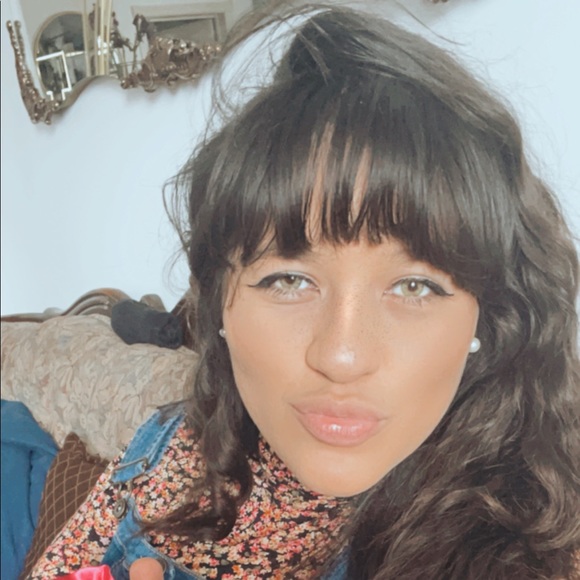 Meet your Posher, Melissa - Picture 1 of 1